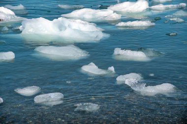 Jokulsarlon Gölü 'ndeki buzdağları, Güney İzlanda