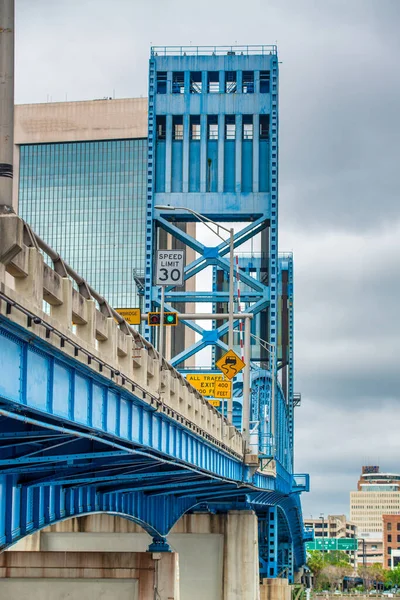 Widok Główny Most Jacksonville Floryda Budynków Miejskich Tle — Zdjęcie stockowe