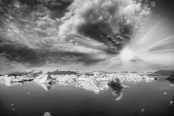 Güney Zlanda Daki Jokulsarlon Gölü Nün Siyah Beyaz Panoramik Manzarası — Stok fotoğraf