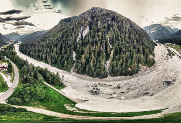 Talyan Dolomite Dağları Nın Küçük Köyü Panoramik 360 Derece Hava — Stok fotoğraf