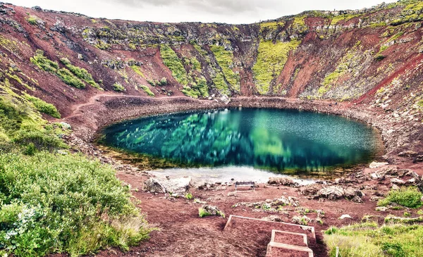 Kerid Cratera Com Lago Verão Islândia — Fotografia de Stock