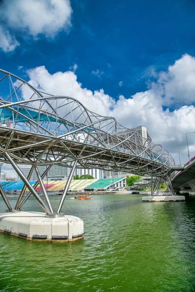 シンガポールのマリーナベイエリアにあるヘリックス橋 — ストック写真