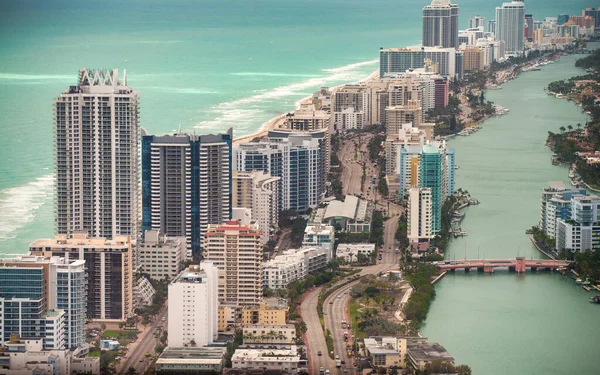 Luftaufnahme Von Miami Beach Gebäuden Und Kanälen Einem Bewölkten Tag — Stockfoto