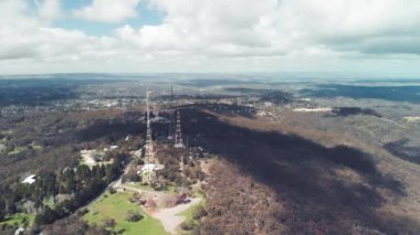 Adelaide kırsal hava manzarası Mount Lofty Koruma Parkı, Avustralya İHA 'dan