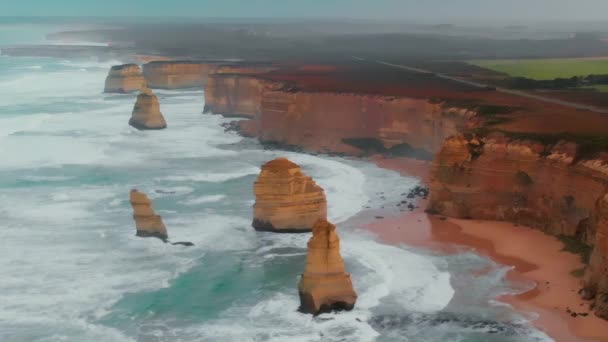 Famous twelve apostles at sunrise, great ocean road in victoria, australia. Drone viewpoint — Stockvideo