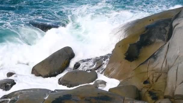 Isla de granito rocas a lo largo de la costa, Australia del Sur — Vídeos de Stock
