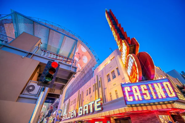 Las Vegas 2018 Június Turisták Helyiek Éjszaka Híres Fremont Utcában — Stock Fotó