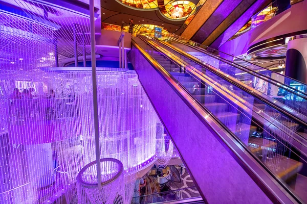 Intérieur Moderne Hôtel Casino Solot Machines Avec Des Lumières Violettes — Photo