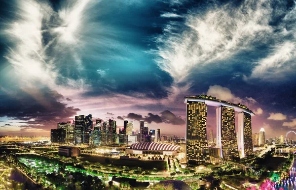 ドローンからのシンガポールの夕景 ガーデンズ ベイの景色 — ストック写真