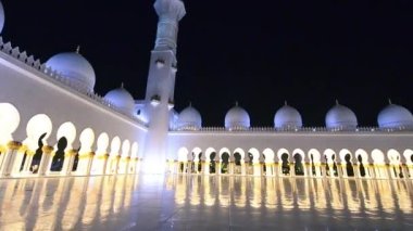 Abu Dabi 'deki Şeyh Zayed Büyük Camii' nin gece görüşü