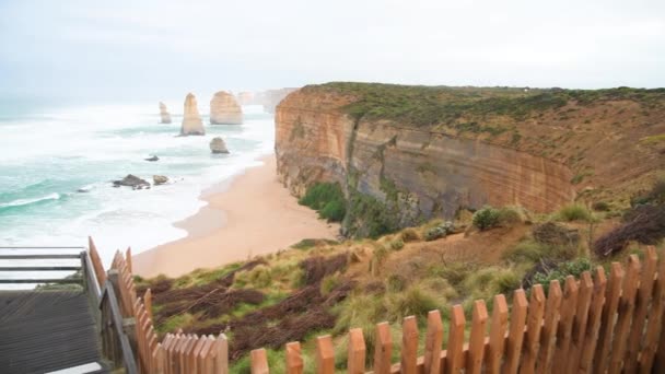 The Twelve Apostles are a group of rocks above the ocean, Australia — Stockvideo