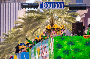 NEW ORLEANS, LA - 9 Şubat 2016: Mardi Gras geçit töreninde karnaval şamandıraları