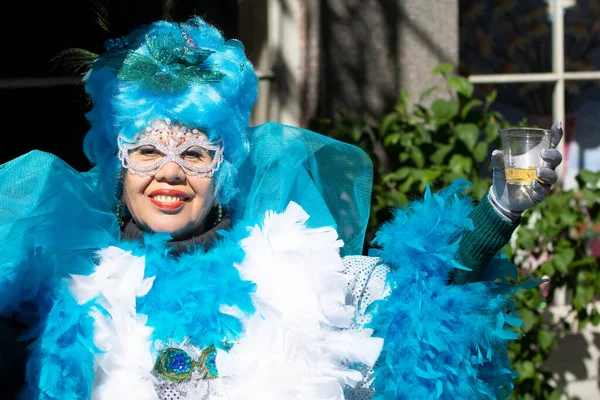 New Orleans February 2016 Woman Masked Blue Dress City Streets — Stockfoto