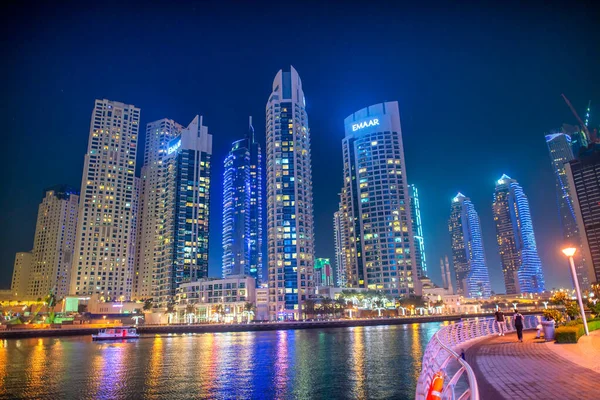 Dubai Emirados Árabes Unidos Dezembro 2016 Edifícios Dubai Marina Noite — Fotografia de Stock