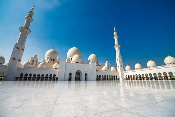 Sheikh Zayed Mosque Abu Dhabi Clear Sunny Day — Fotografia de Stock