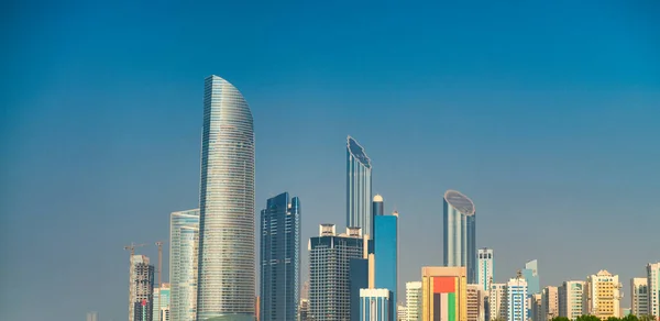 Abu Dhabi Skyline Skyscrapers Sunny Day Uae — Stockfoto