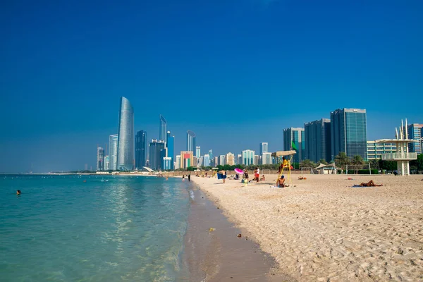 Abu Dhabi Uae December 2016 Beautiful City Beach Tourists Downtown — стокове фото