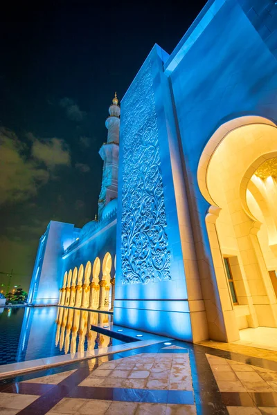 Шейх Заид Большая Мечеть Ночью Вид Снаружи Абу Даби Оаэ — стоковое фото