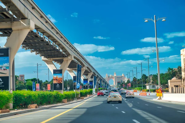 Dubai Emiratos Árabes Unidos Diciembre 2016 Tráfico Automóviles Largo Carretera — Foto de Stock