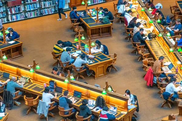 Melbourne Oostenrijk September 2018 Interieur Openbare Bibliotheek Met Studenten — Stockfoto
