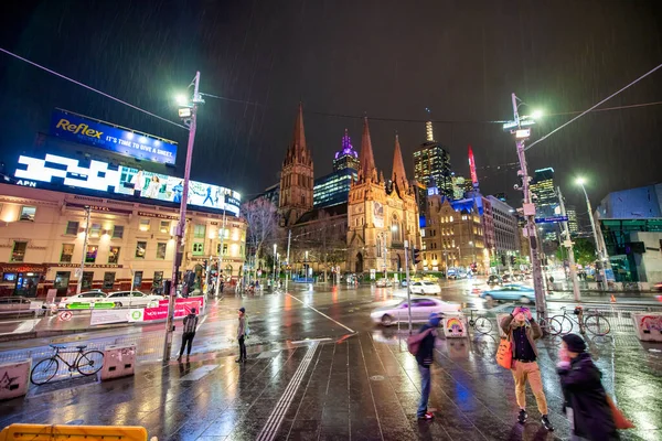 Melbourne Australia September 2018 Downtown Streets Tourists Rainy Night — Fotografia de Stock