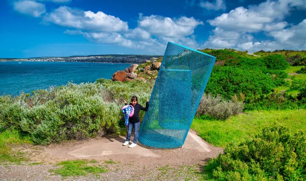 Happy Girl Enjoy Granite Island Landscape Australia — Fotografia de Stock