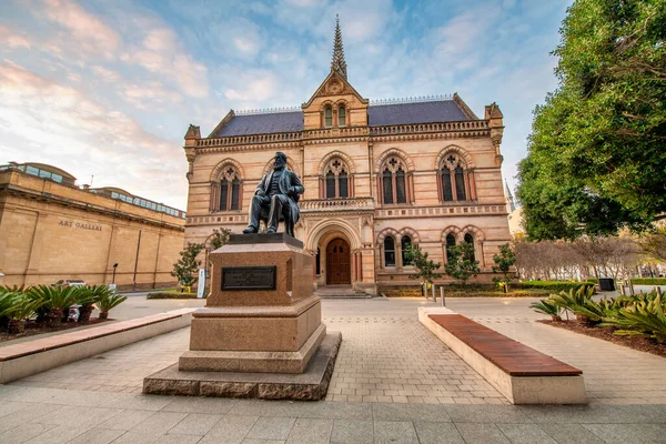 Adelaide Australia September 2018 Sir Walter Hughes Statue Сонячний День — стокове фото