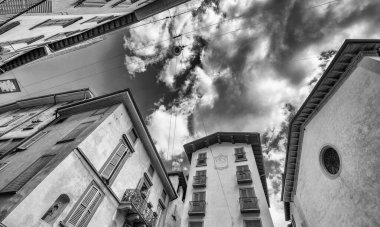 Bergamo Alta, İtalya 'nın eski binaları. Gökyüzü görünümü