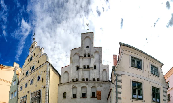 Riga Färgglada Byggnader Längs Stadsgata Panoramautsikt — Stockfoto