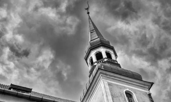 Antigua Iglesia Con Techo Rojo Centro Parnu Estonia — Foto de Stock