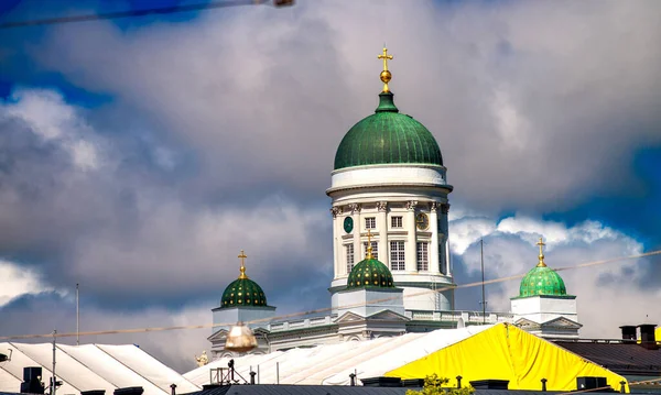 フィンランドの晴れた日にヘルシンキ大聖堂のドーム — ストック写真