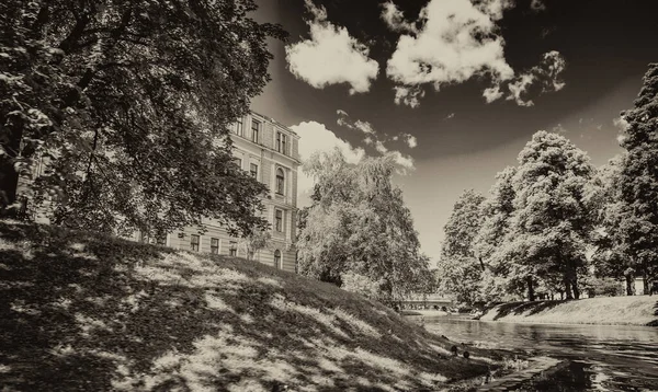 Gebouwen Van Riga Een Zonnige Dag Langs Daugava Rivier Letland — Stockfoto