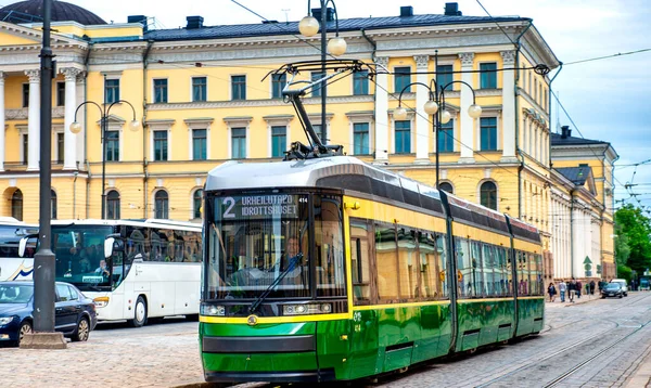 Helsingfors Finland Juli 3Rd 2017 Spårvagnshastigheter Längs Stadens Gator — Stockfoto