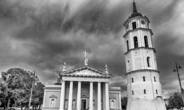 Vilnius Lituania Julio 2017 Campanario Fachada Catedral Basílica San Estanislao —  Fotos de Stock