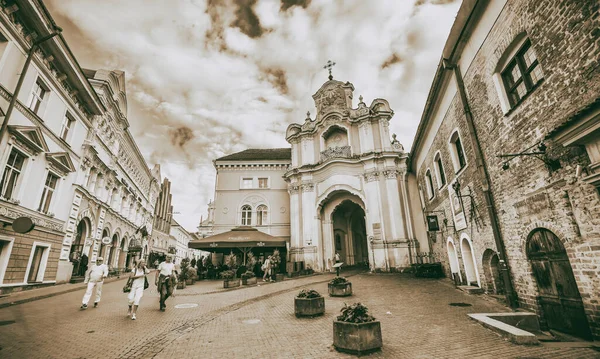 ヴィリニュス Lithuania 2017年7月9日 バジリアン修道院と聖テレーゼのカトリック教会の門 — ストック写真