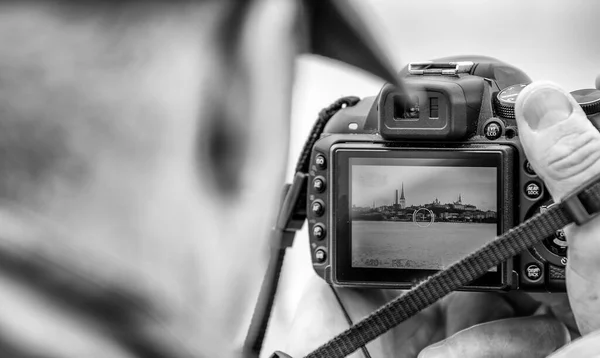Турист Фотографує Гельсінкі Допомогою Своєї Камери — стокове фото