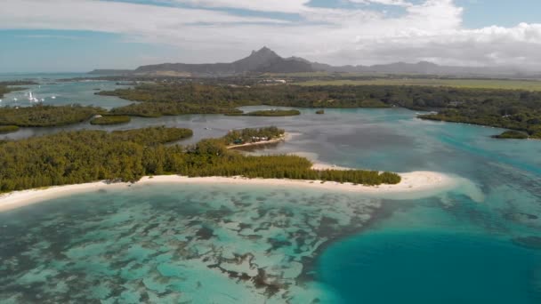 Luchtfoto vanaf drone van Benitiers Island, Mauritius — Stockvideo