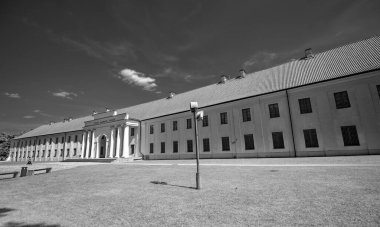 VILNIUS, LITHUANIA - 10 Temmuz 2017: Vilnius 'taki Ulusal Litvanya Müzesi güneşli bir günde.