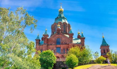 HELSINKI, FINLAND - 4 Temmuz 2017: Güneşli bir günde Uspenski Katedrali
