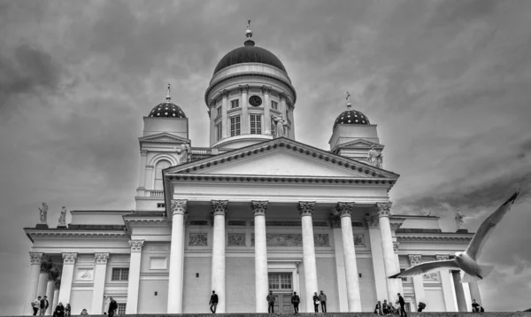 Helsinki Finlândia Julho 3Rd 2017 Turistas Visitam Catedral Branca Helsinque — Fotografia de Stock