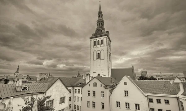 Iglesia San Nicolás Coloridos Edificios Tallin Old Town Estonia —  Fotos de Stock