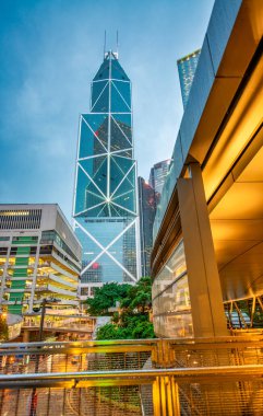 HONG KONG - 9 Mayıs. 2014: Geceleri şehir gökdelenleri.