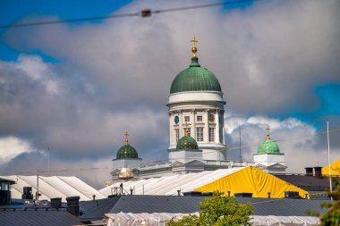 Güneşli bir günde Helsinki Katedrali Kubbesi, Finlandiya