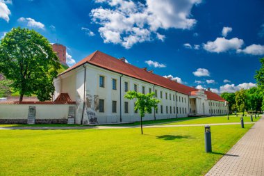 Açık güneşli bir günde Vilnius 'taki Litvanya Ulusal Müzesi.