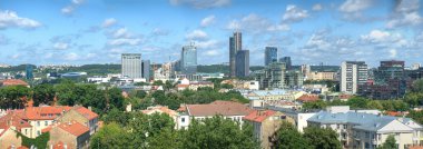 Vilnius 'un Litvanya' daki şehir tepesinden panoramik hava görüntüsü