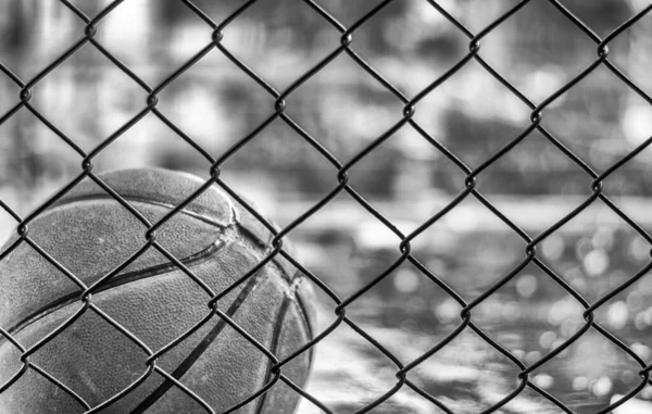 Basket Bal Grond Een Park Regenachtige Dag — Stockfoto