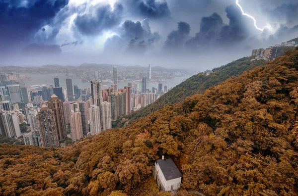 Fırtına Sırasında Victoria Tepesi Nden Hong Kong Şehir Merkezi Panoramik — Stok fotoğraf