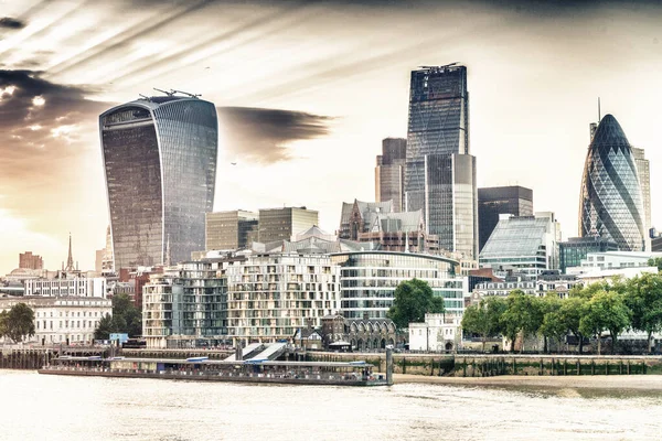 Londra Mayıs 2015 Thames Nehri Boyunca Şehir Binalar Onun Yerler — Stok fotoğraf