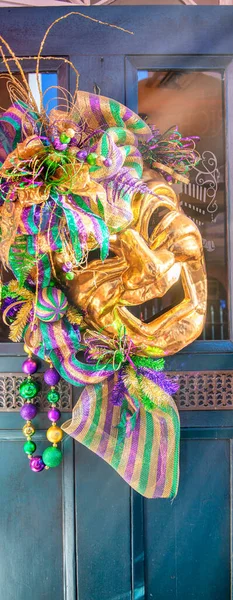 New Orleans February 2016 New Orleans Carinval Mask Hanging Door — Zdjęcie stockowe