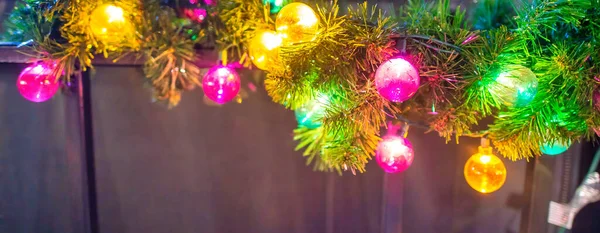 Palline Natale Colorate Illuminate Sull Albero — Foto Stock